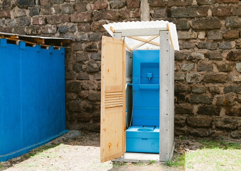 innovation-blue-diversion-des-toilettes-reunissant-le-meilleur-de-deux-mondes-8